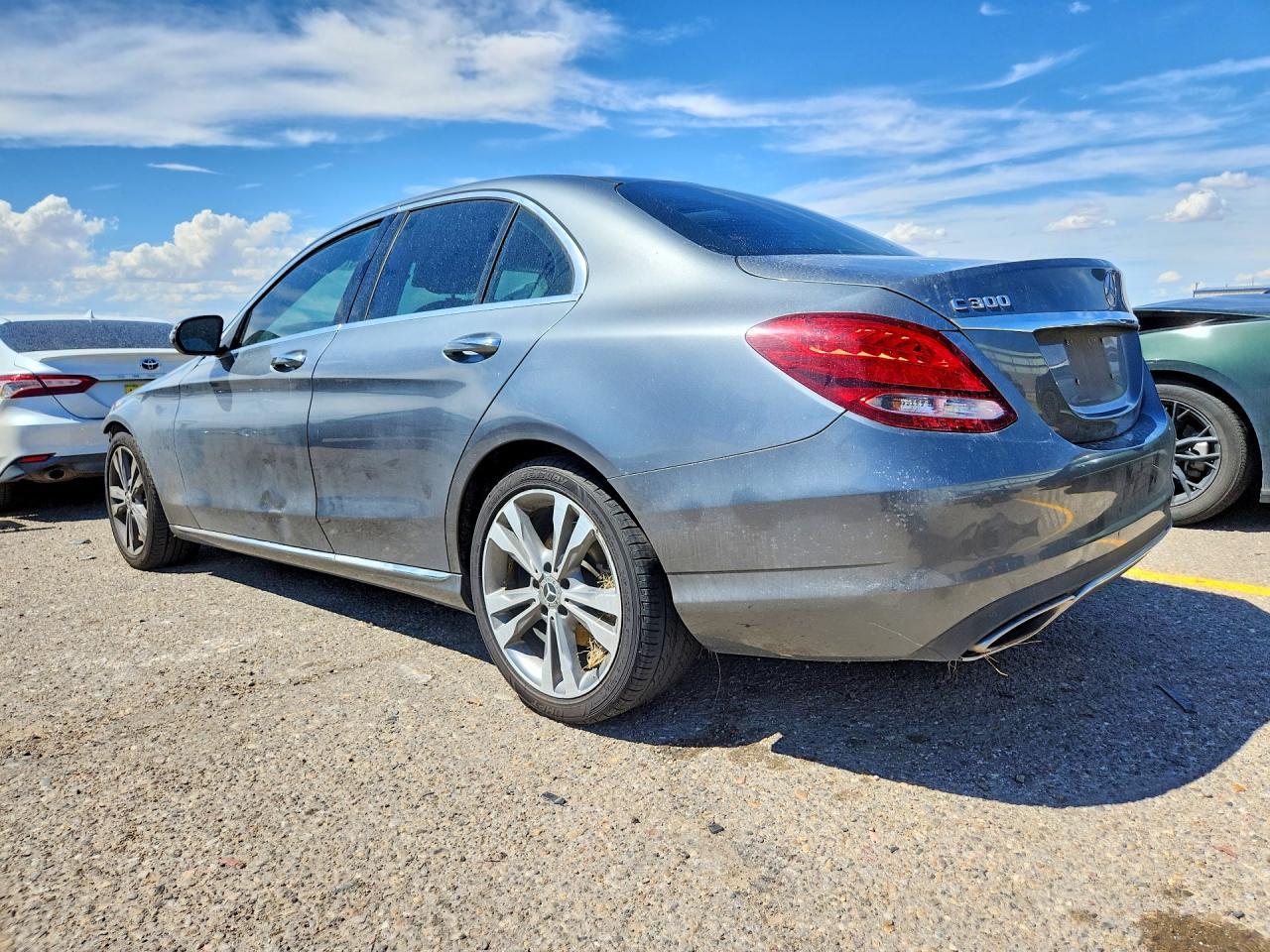 2017 Mercedes-Benz C 300 - zdjęcie 2