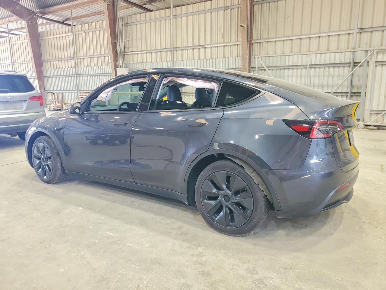 2025 Tesla Model Y - zdjęcie 2