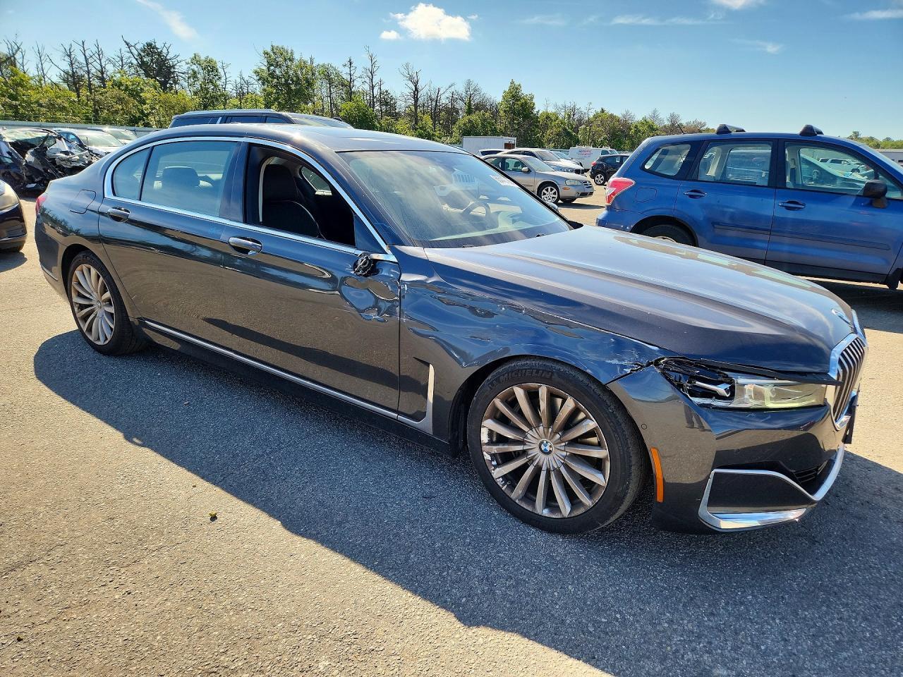 2021 BMW Seria 7 740i - zdjęcie 4