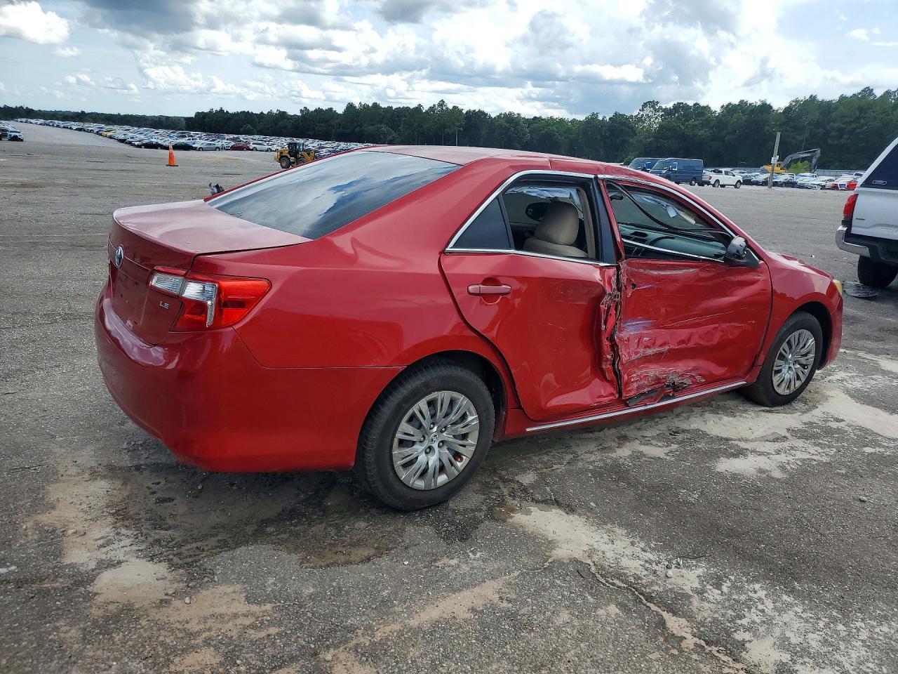 2014 Toyota Camry Le - zdjęcie 3