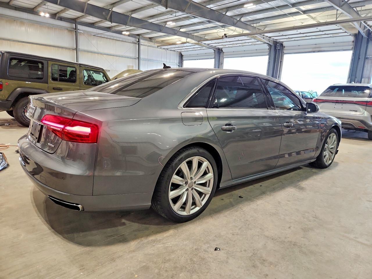Audi A8 - zdjęcie 3