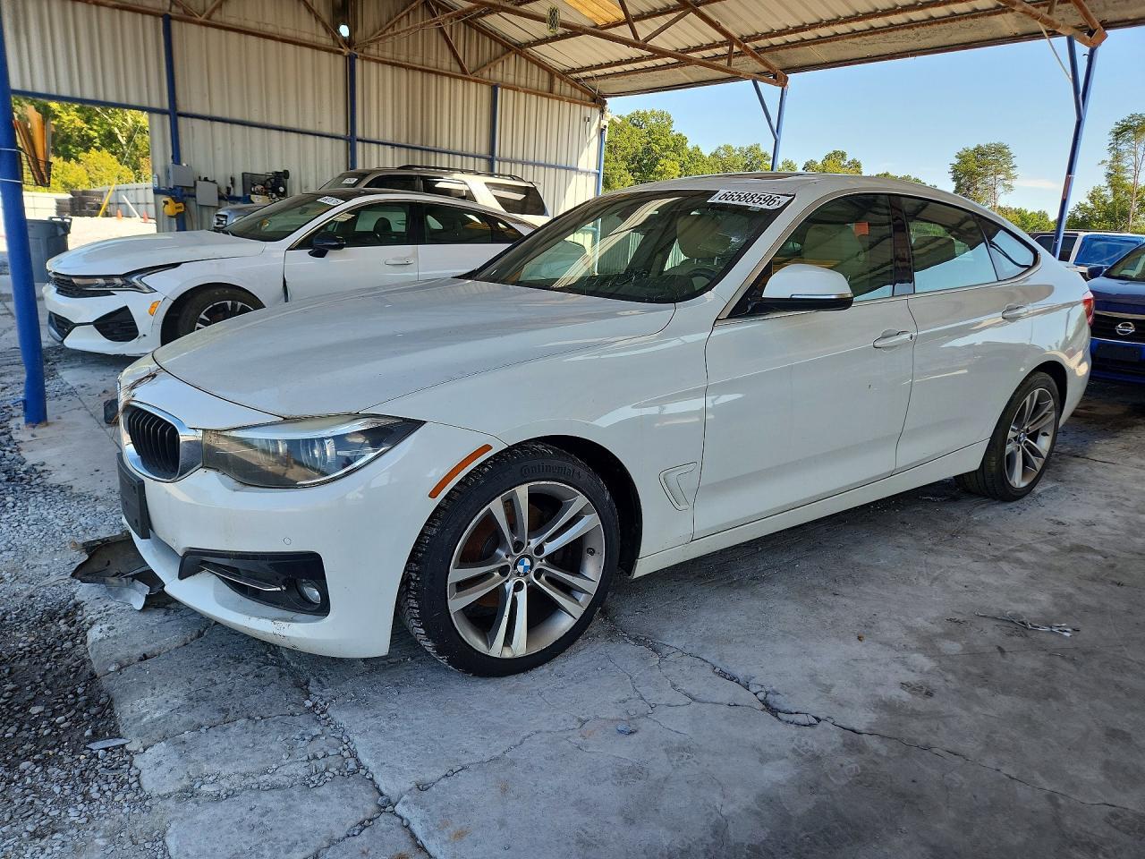 2017 BMW 330 Xigt - zdjęcie główne