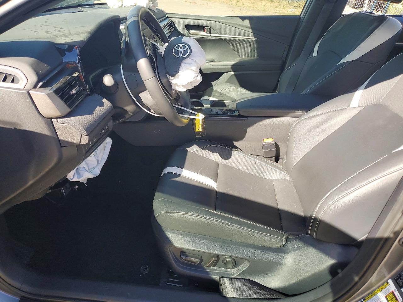 2025 Toyota Camry Se - zdjęcie 7