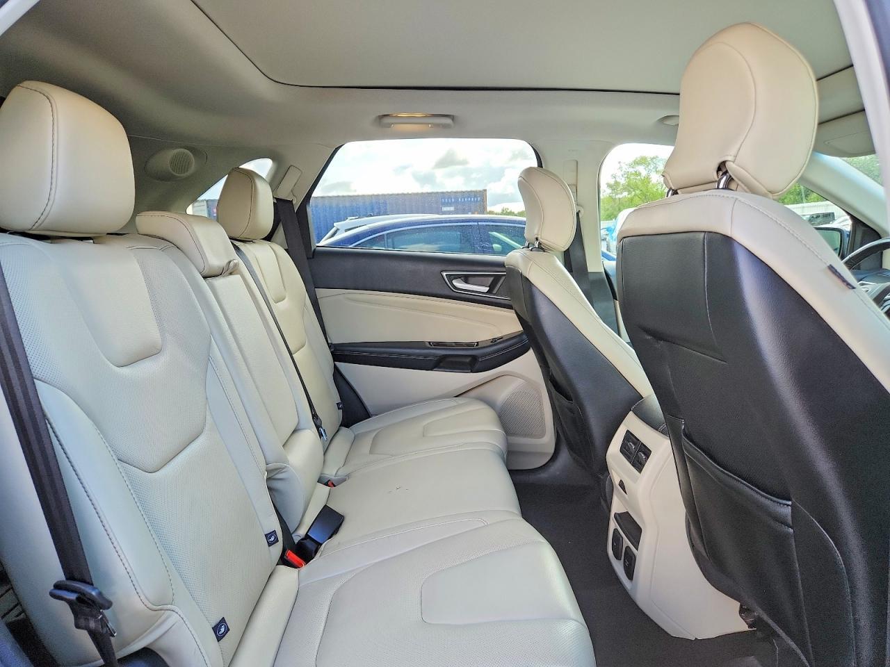 2015 Ford Edge Titanium - zdjęcie 11