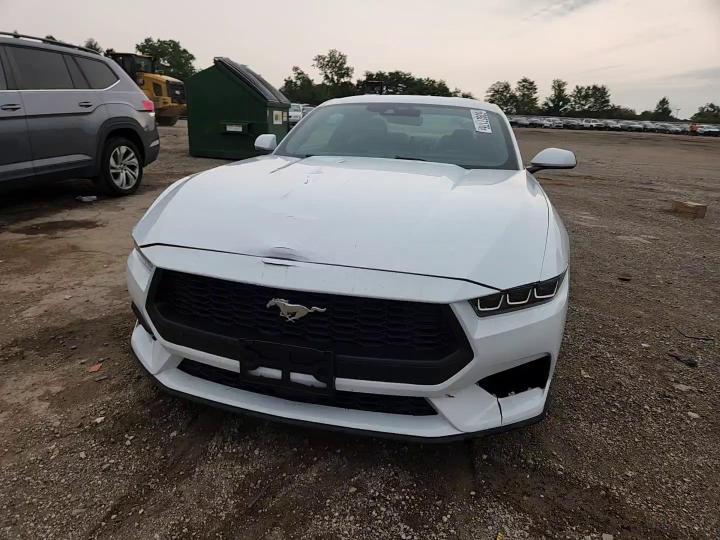 2024 Ford Mustang - zdjęcie 14