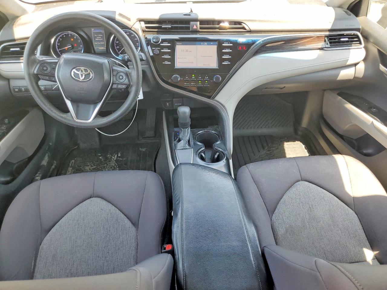 2019 Toyota Camry Le - zdjęcie 8