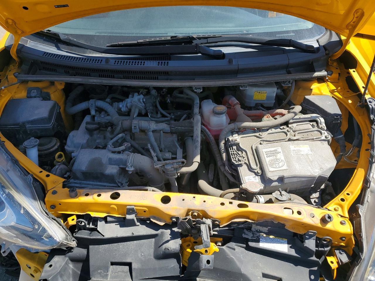 2015 Toyota Prius C One - zdjęcie 11