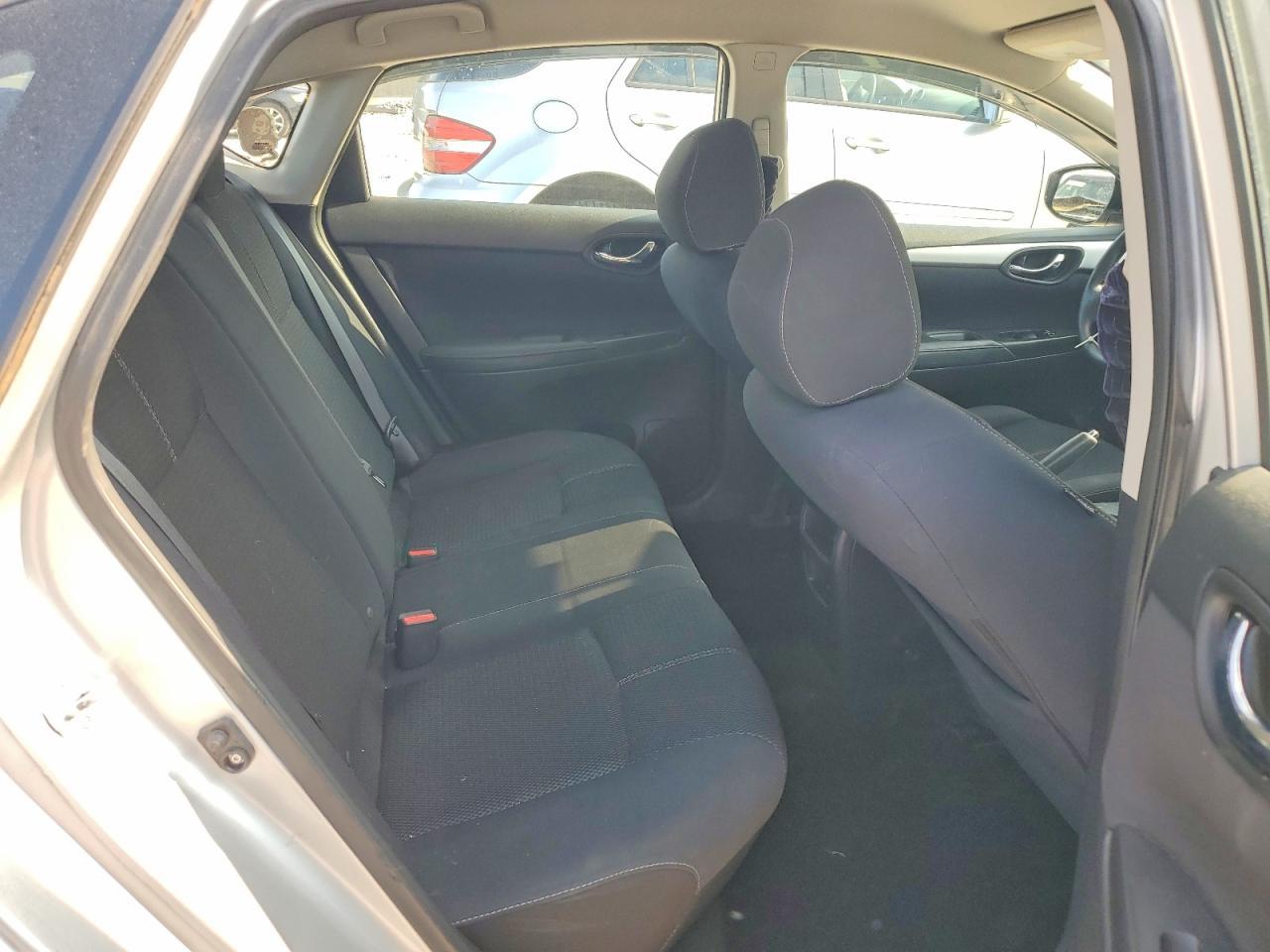 2016 Nissan Sentra S - zdjęcie 10