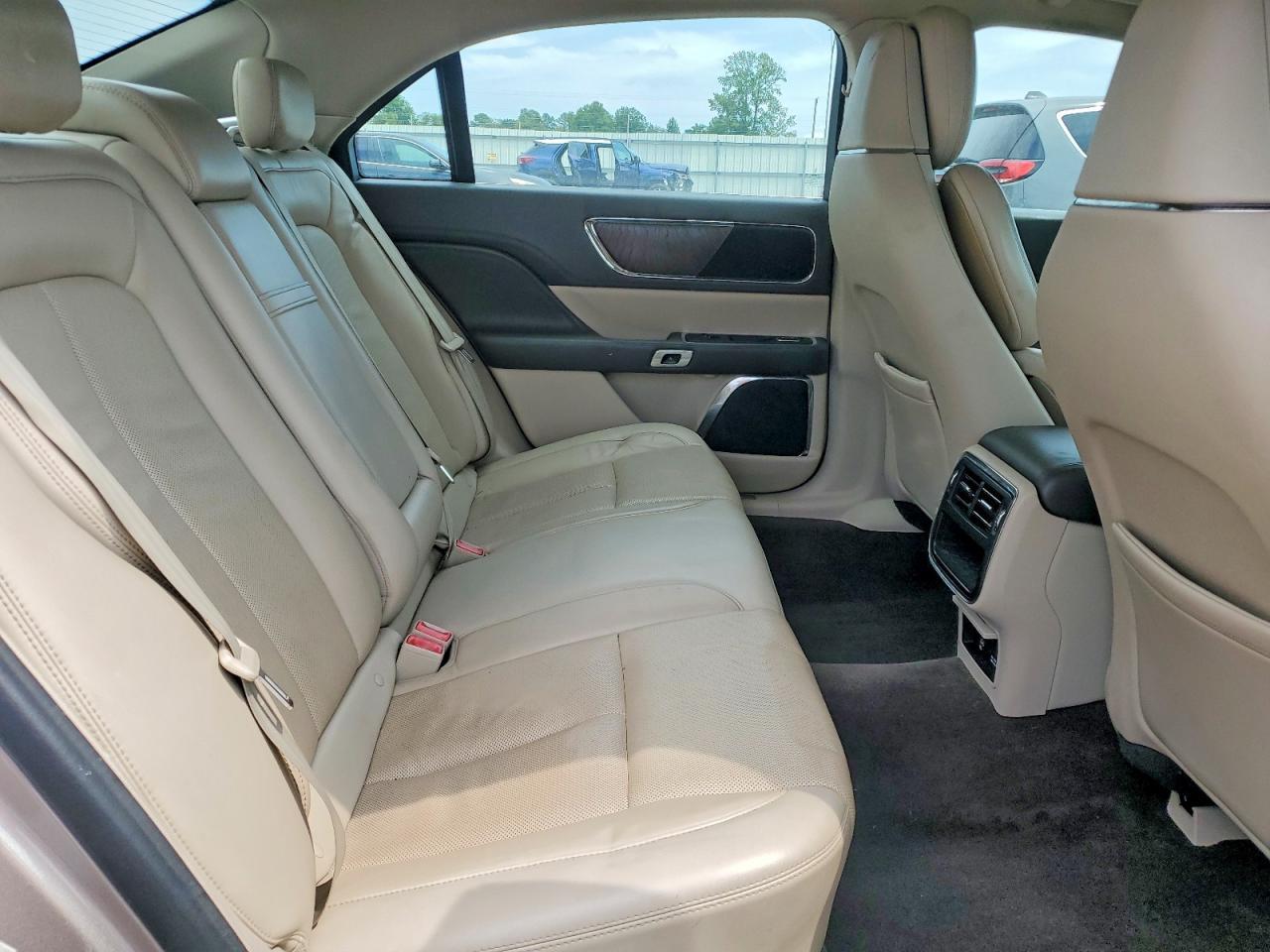 2018 Lincoln Continental Select - zdjęcie 10
