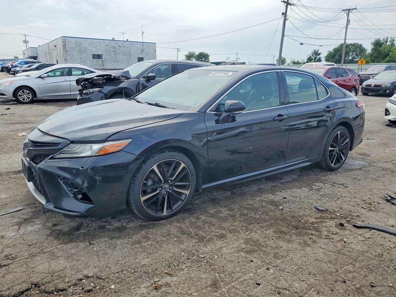 2018 Toyota Camry Xse - zdjęcie główne