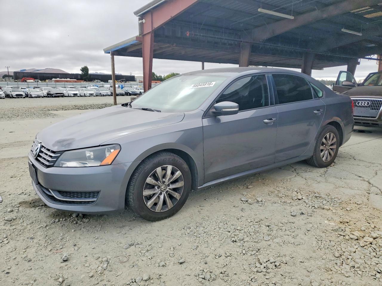 2013 Volkswagen Passat S - zdjęcie główne