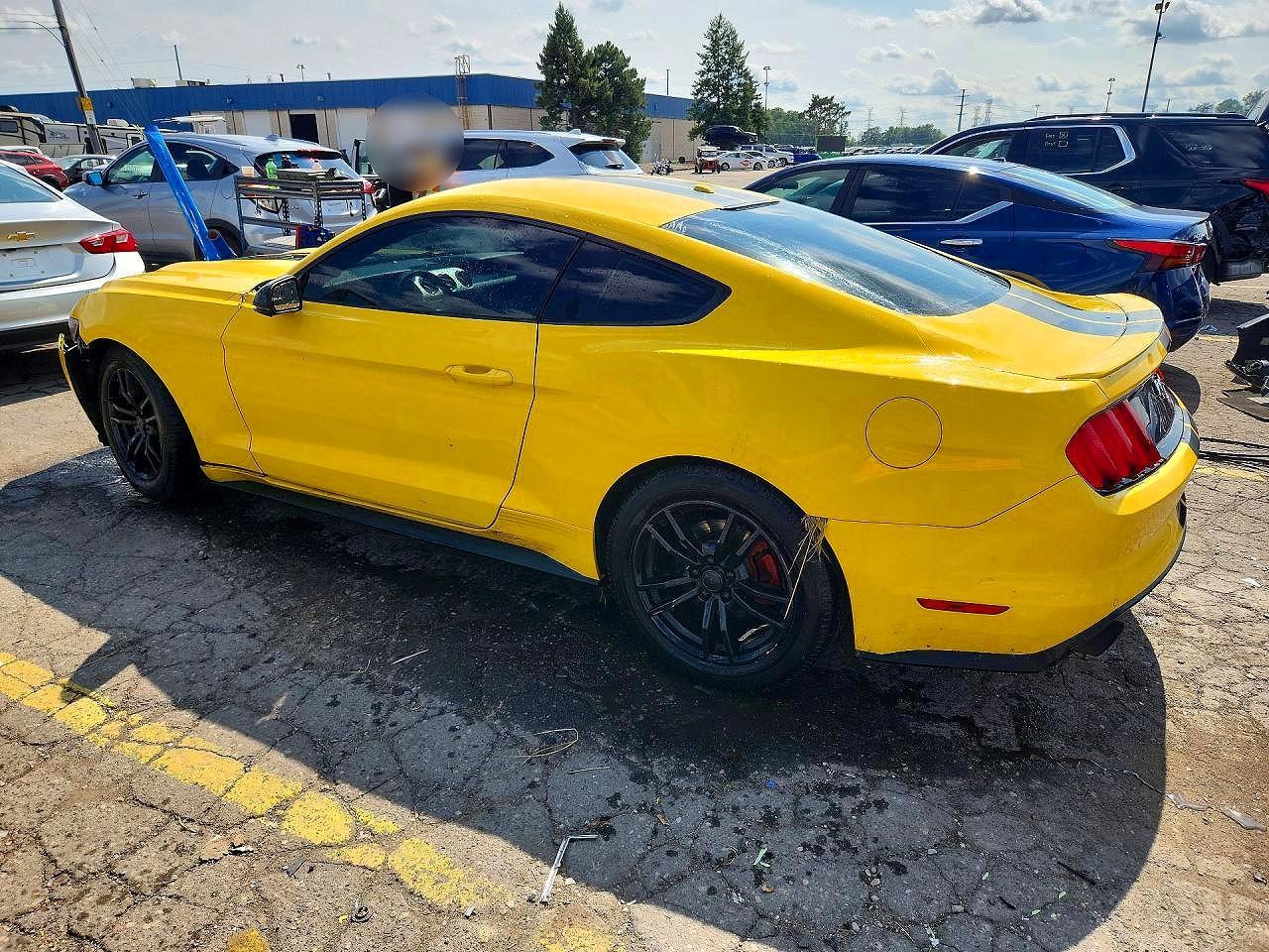 2015 Ford Mustang - zdjęcie 2