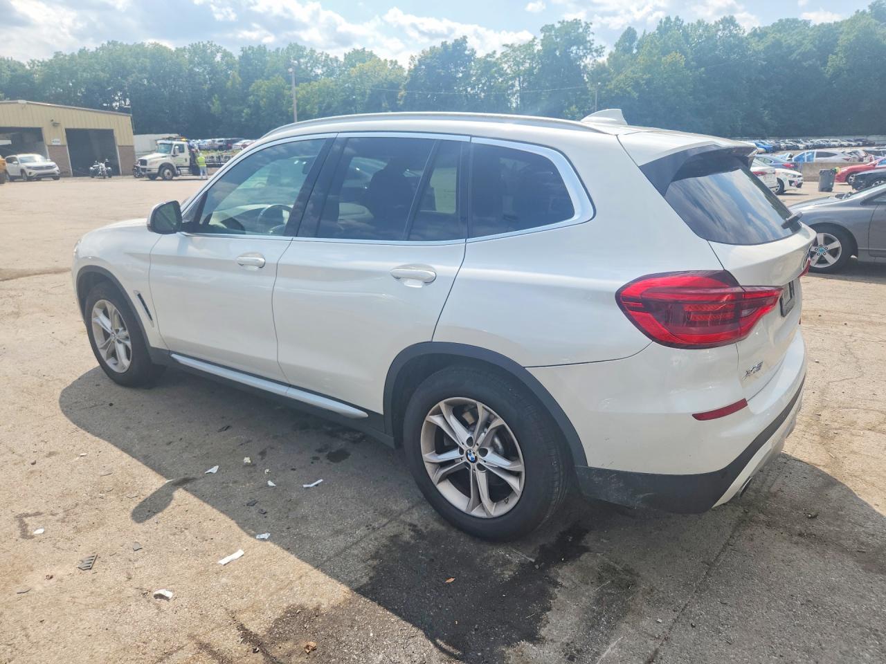 2021 BMW X3 xDrive30I - zdjęcie 2