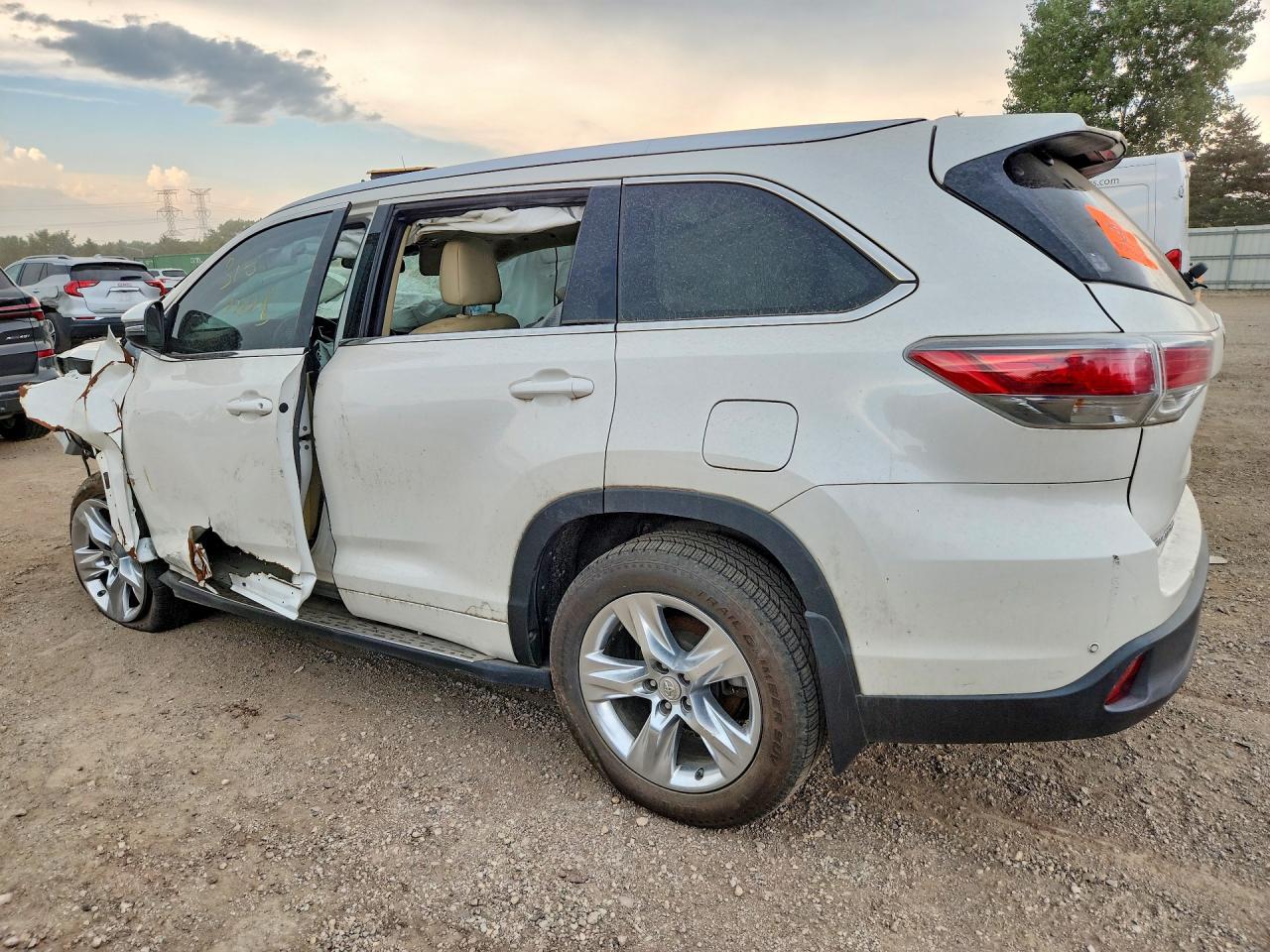 2015 Toyota Highlander Limited Platinum - zdjęcie 2