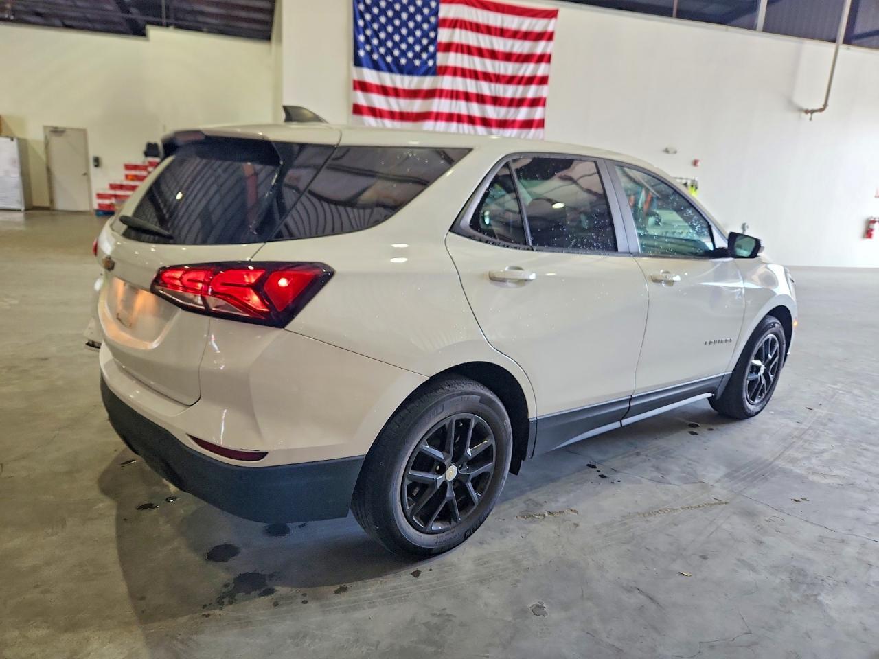 2022 Chevrolet Equinox Ls - zdjęcie 3