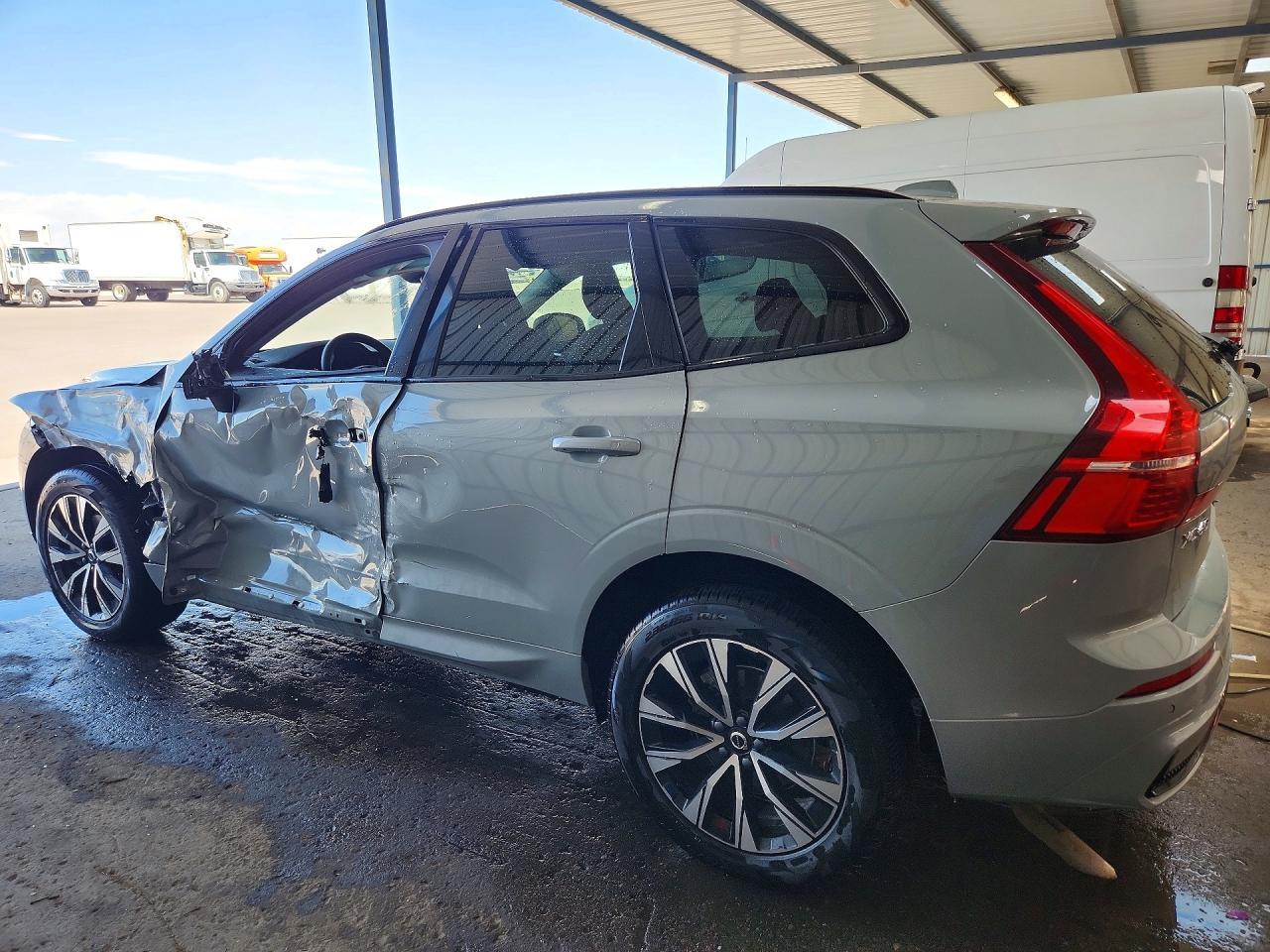 2025 Volvo Xc60 Core - zdjęcie 2