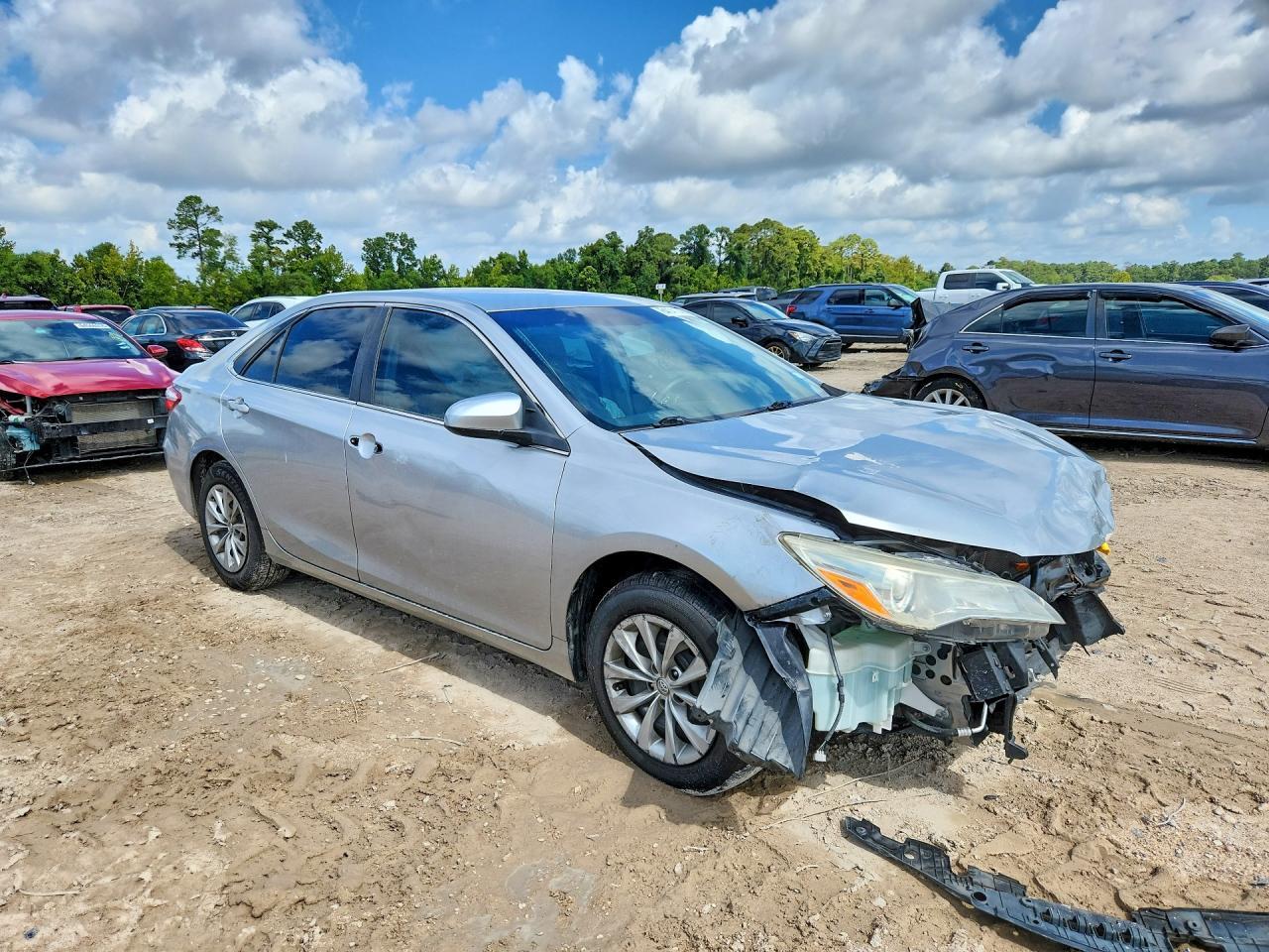 2016 Toyota Camry Le - zdjęcie 4