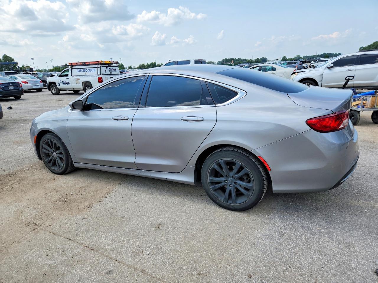 2015 Chrysler 200 Limited - zdjęcie 2