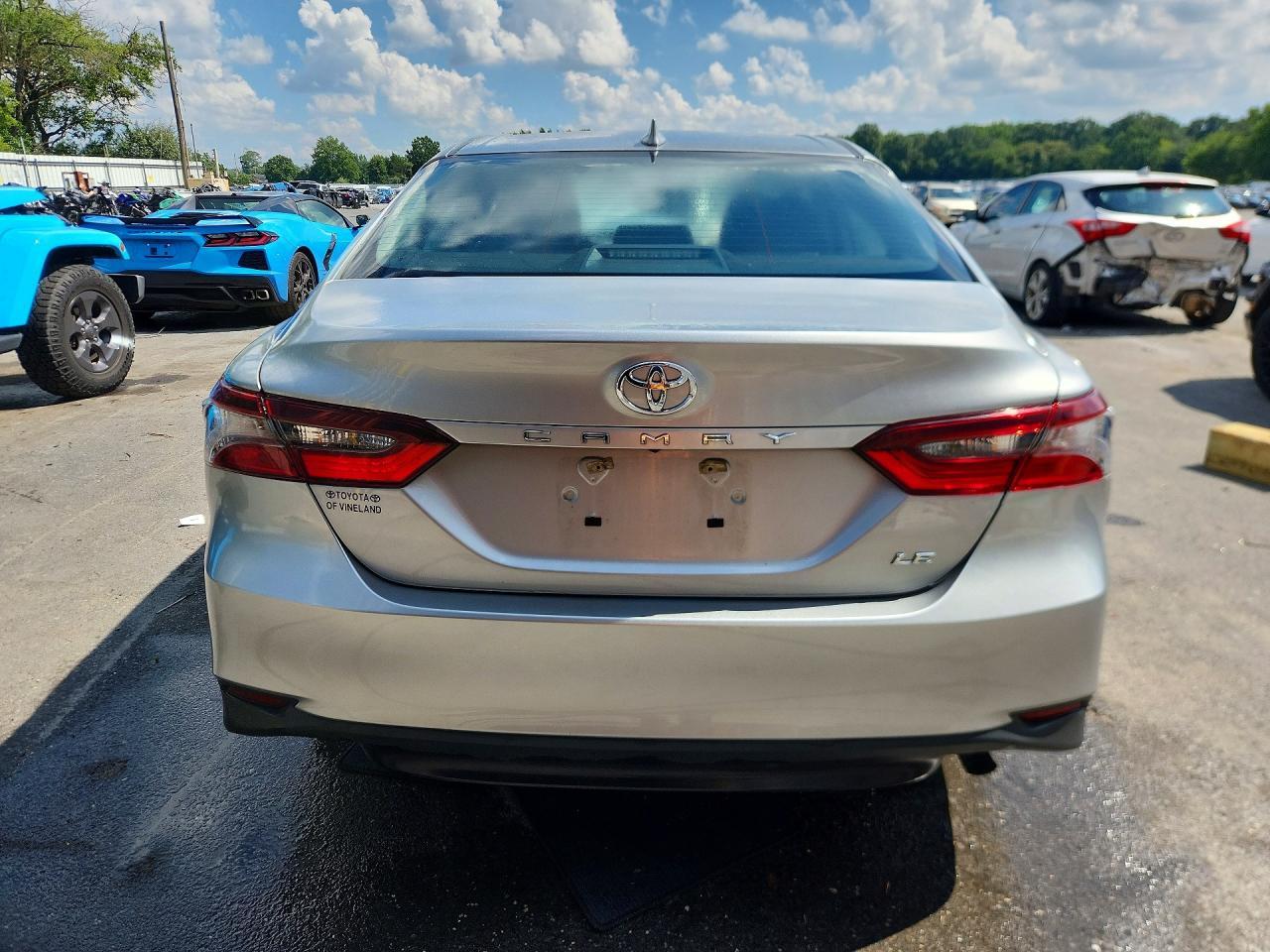2022 Toyota Camry Le - zdjęcie 6