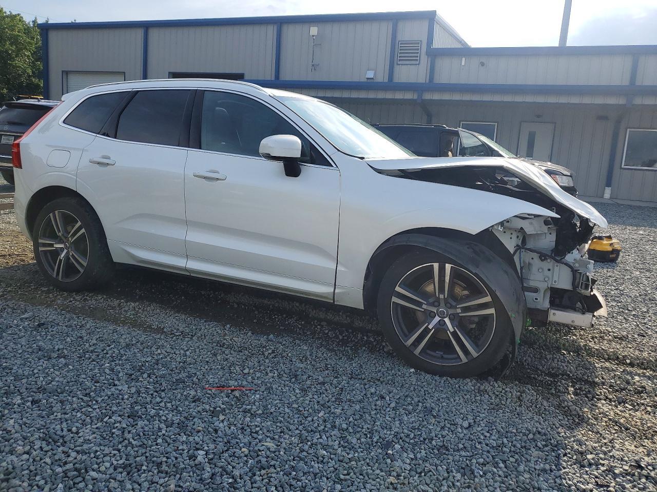 2019 Volvo Xc60 T5 Momentum - zdjęcie 4