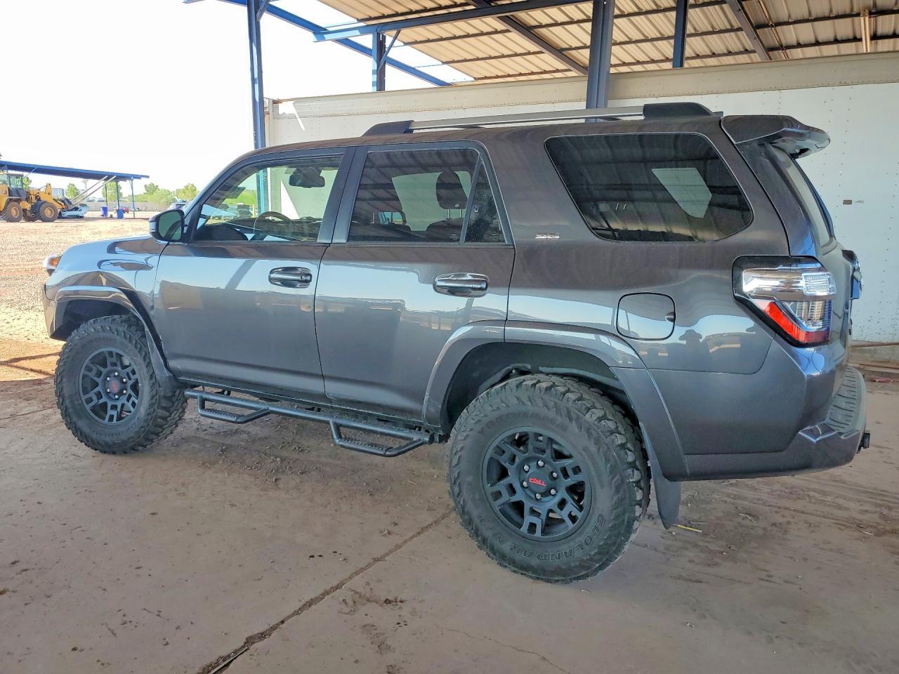 2020 Toyota 4Runner Sr5 - zdjęcie 2