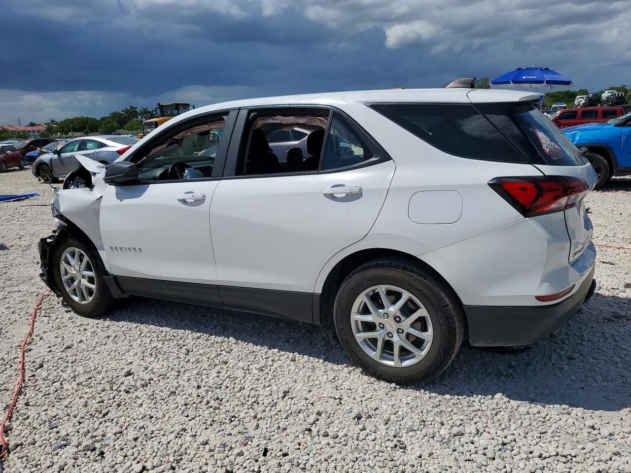 2023 Chevrolet Equinox Ls - zdjęcie 2