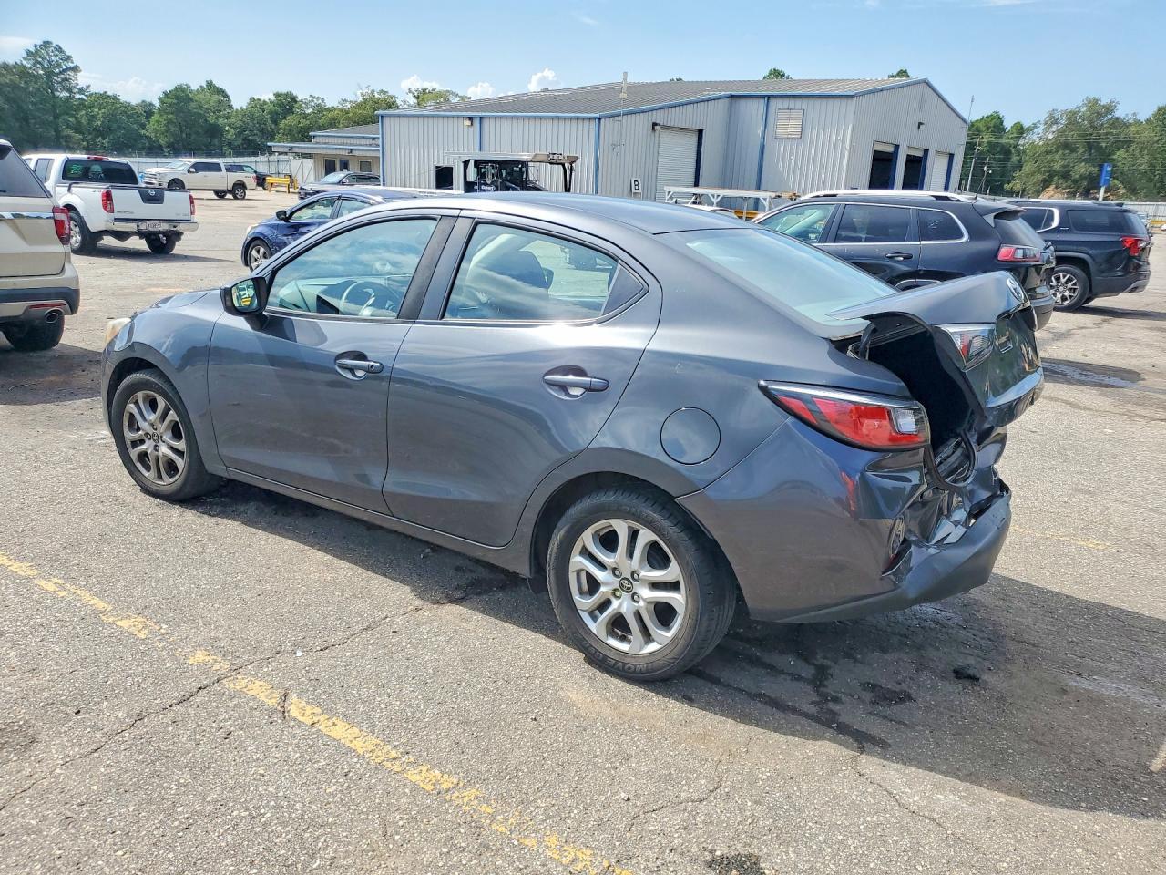 2017 Toyota Yaris Ia Base - zdjęcie 2