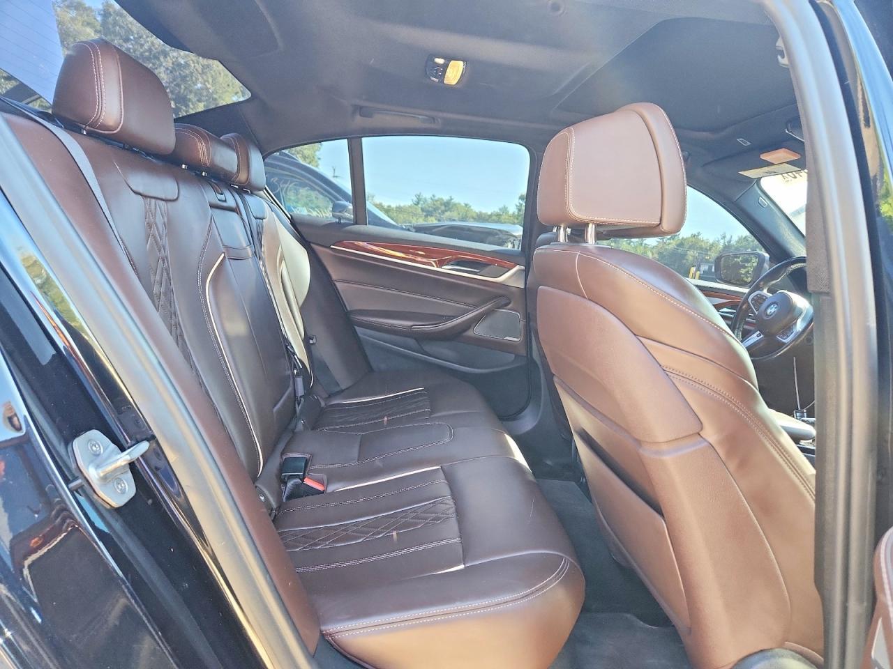 2018 BMW Seria 5 M550i - zdjęcie 10