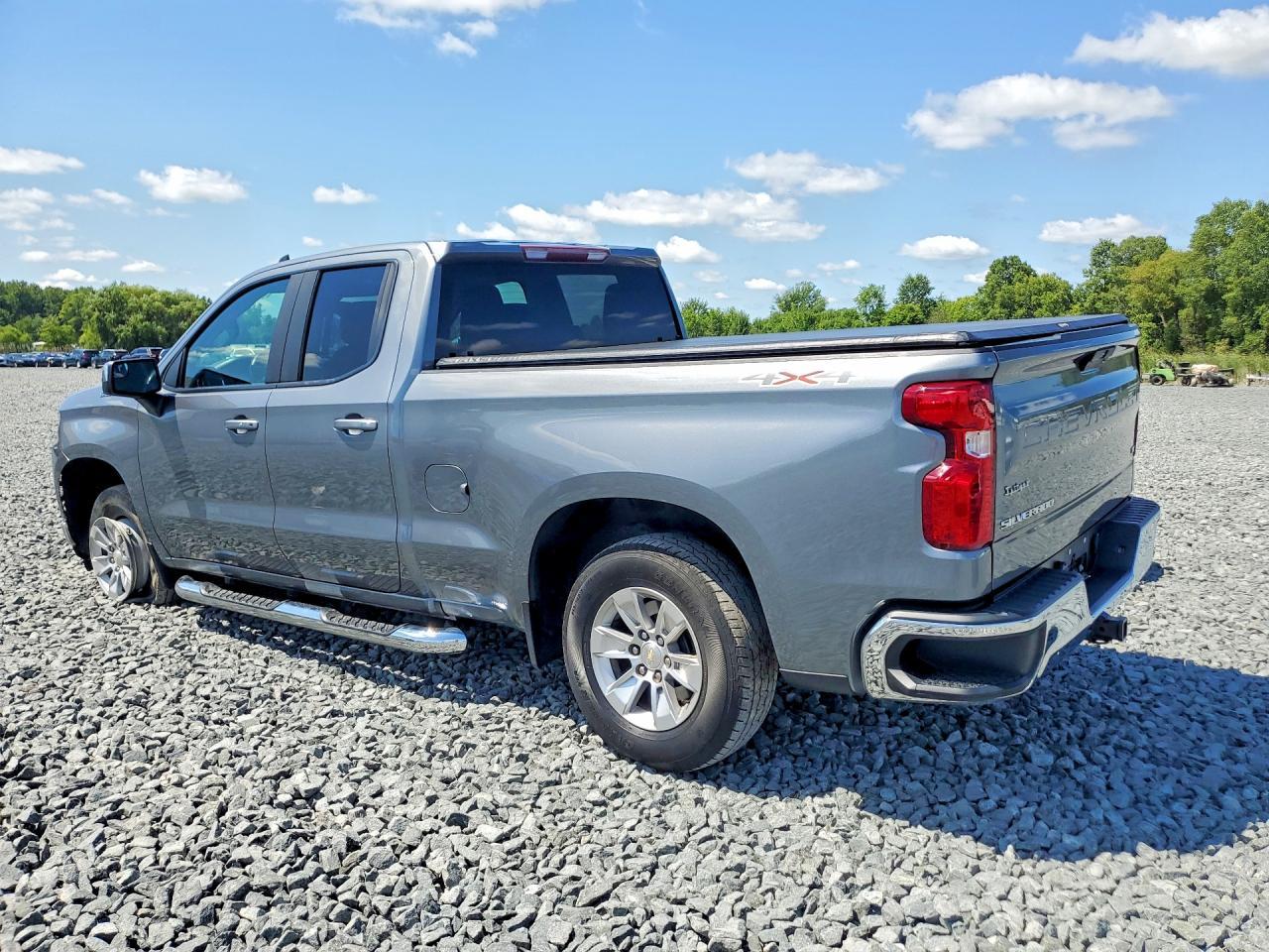 2020 Chevrolet Silverado K1500 Lt - zdjęcie 2