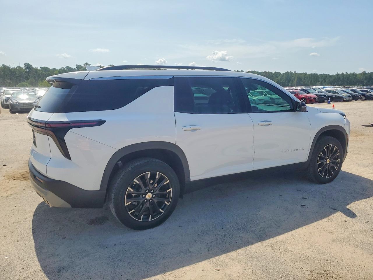 2025 Chevrolet Traverse Lt - zdjęcie 3
