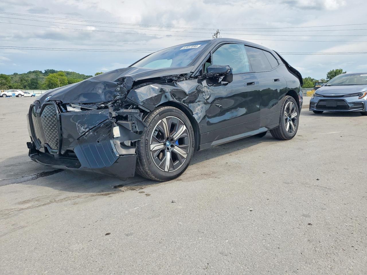 2024 BMW Ix xDrive50 - zdjęcie główne