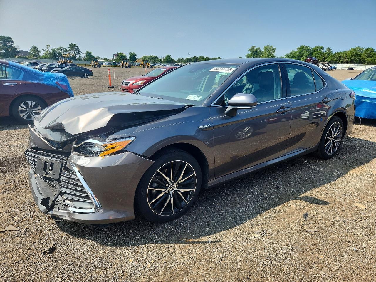 2021 Toyota Camry Xle - zdjęcie główne