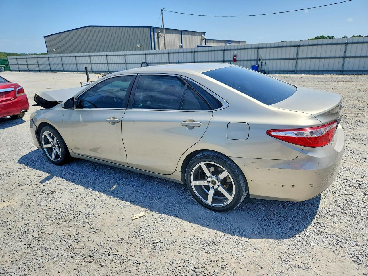 2015 Toyota Camry Le - zdjęcie 2