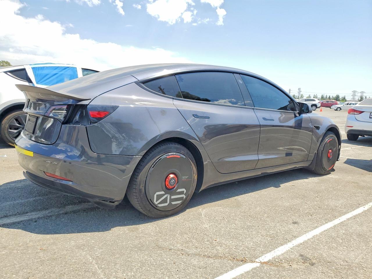 2023 Tesla Model 3 - zdjęcie 3