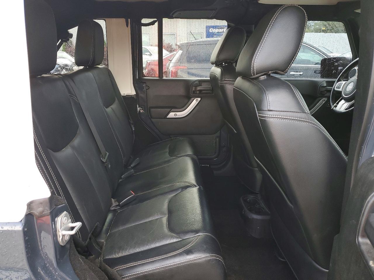 2017 Jeep Wrangler Unlimited Sahara - zdjęcie 11