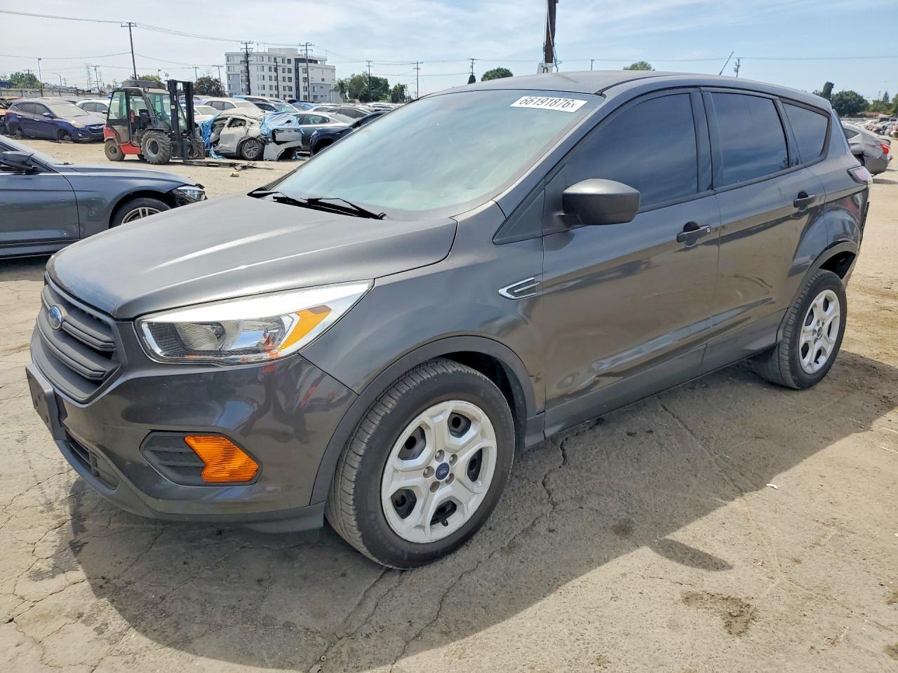 2017 Ford Escape S - zdjęcie główne
