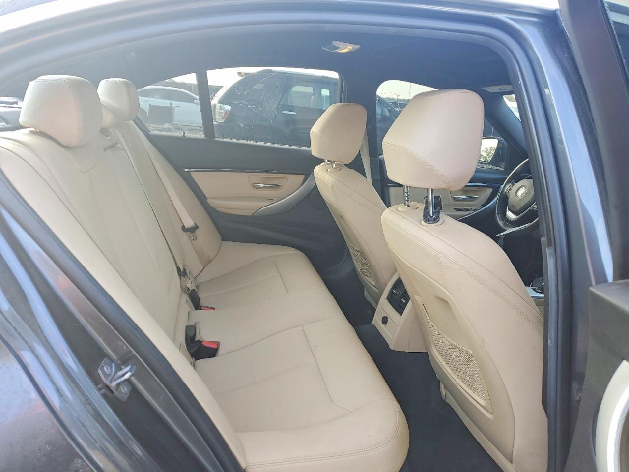 2018 BMW Seria 3 330i - zdjęcie 10