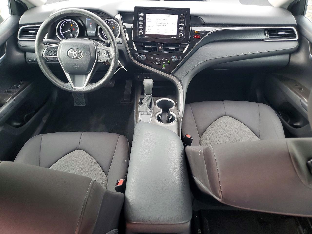 2022 Toyota Camry Le - zdjęcie 8