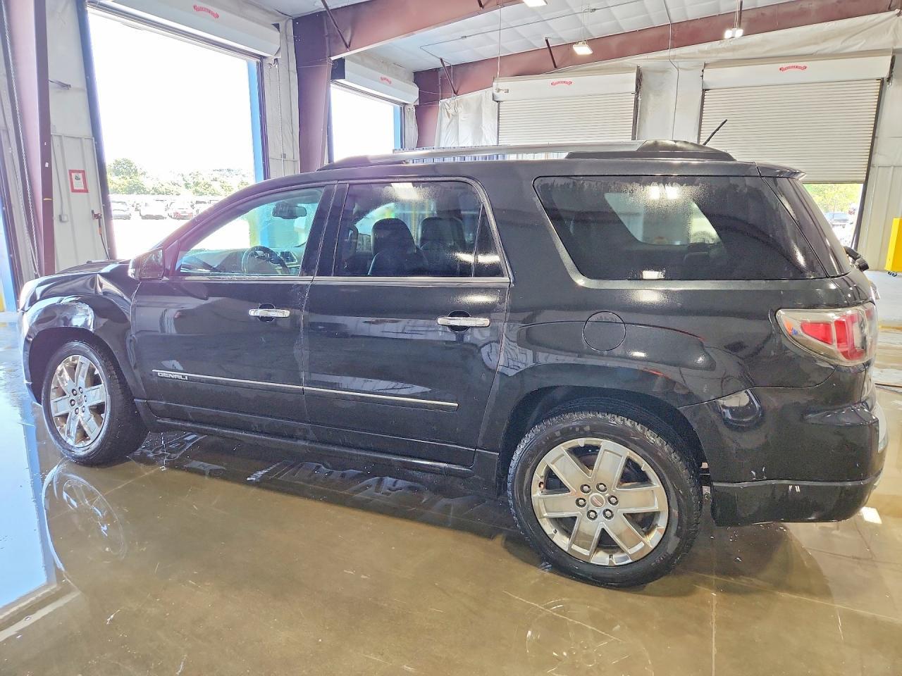 2014 GMC Acadia Denali - zdjęcie 2