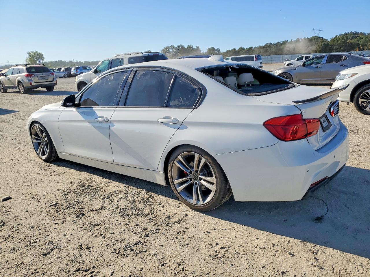 2018 BMW 330 I - zdjęcie 2