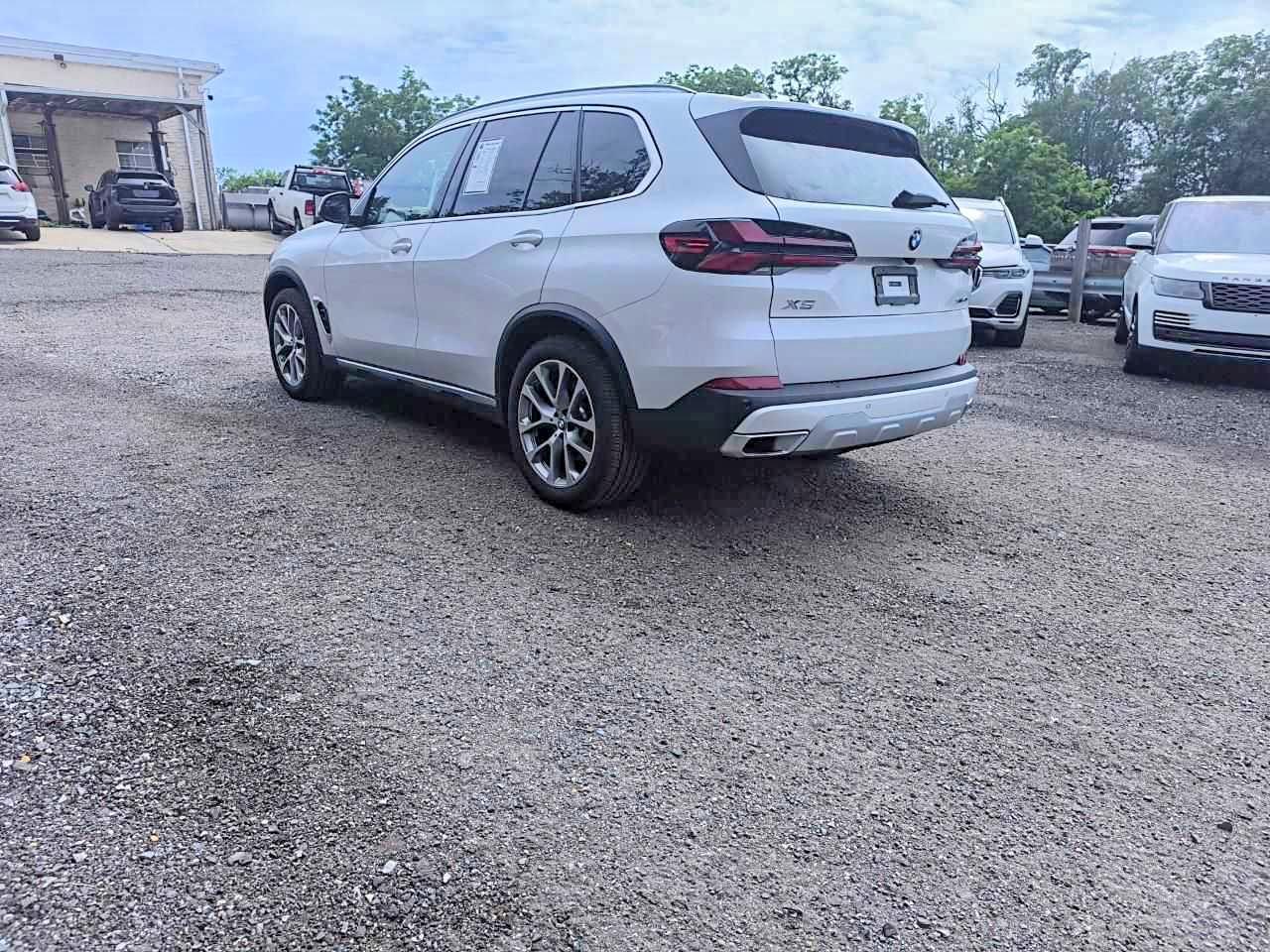 2026 BMW X5 xDrive40I - zdjęcie 2
