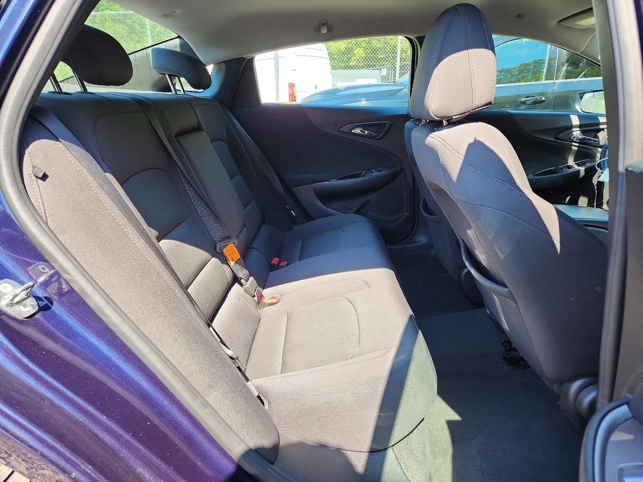 2017 Chevrolet Malibu Ls - zdjęcie 10