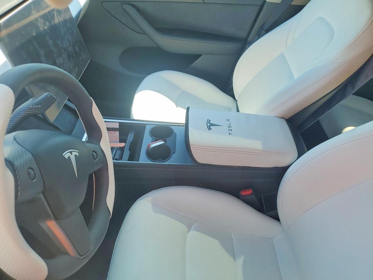2024 Tesla Model Y - zdjęcie 8