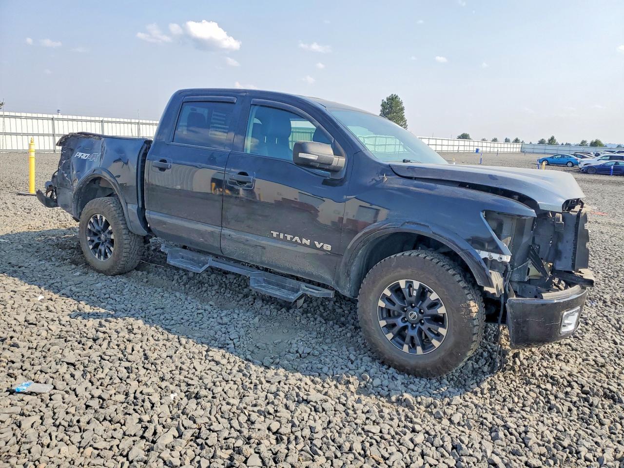 2019 Nissan Titan Pro-4X - zdjęcie 4