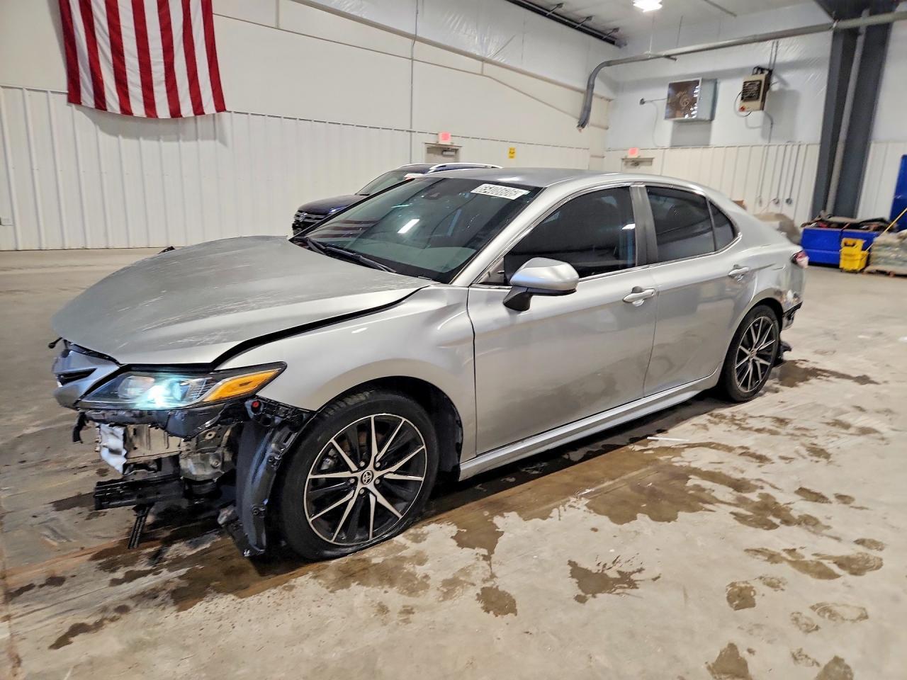 2021 Toyota Camry Se - zdjęcie główne