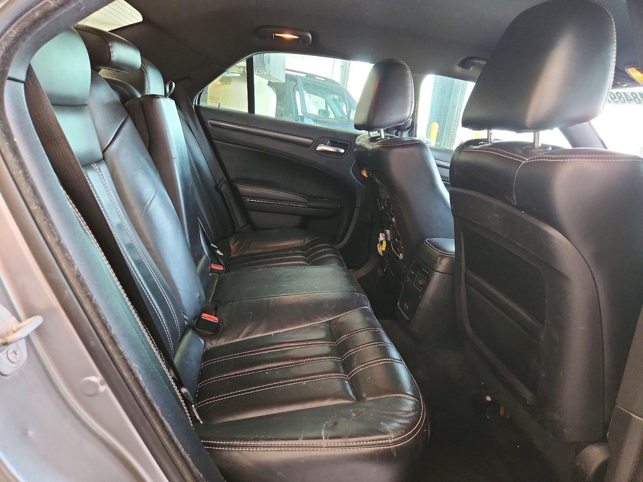 2016 Chrysler 300 S - zdjęcie 10
