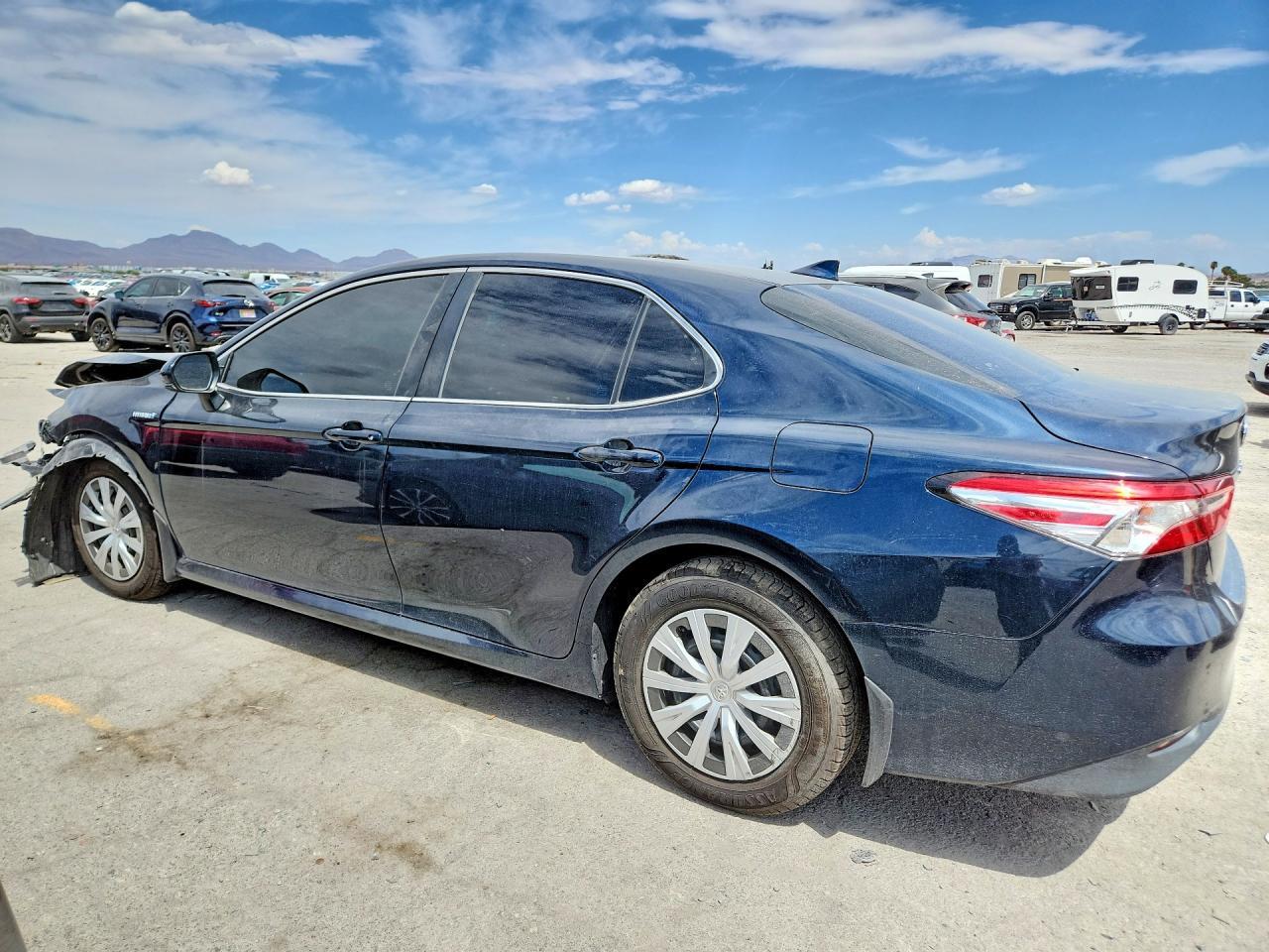 2019 Toyota Camry Le - zdjęcie 2