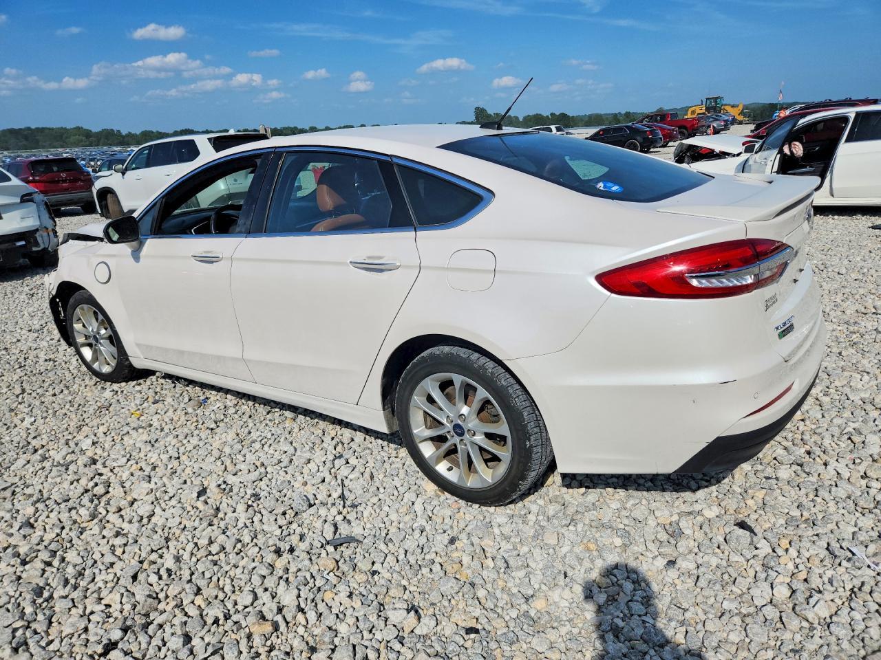 2019 Ford Fusion Titanium - zdjęcie 2