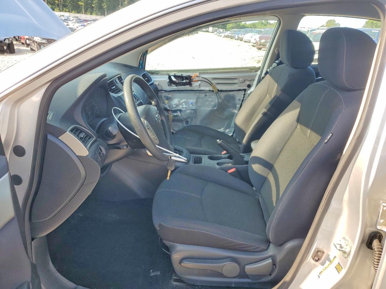 2016 Nissan Sentra S - zdjęcie 7