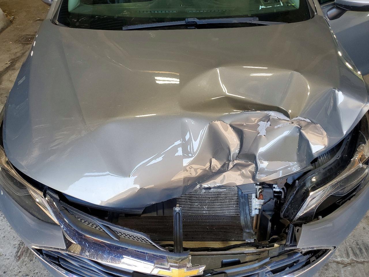 2019 Chevrolet Cruze Premier - zdjęcie 11